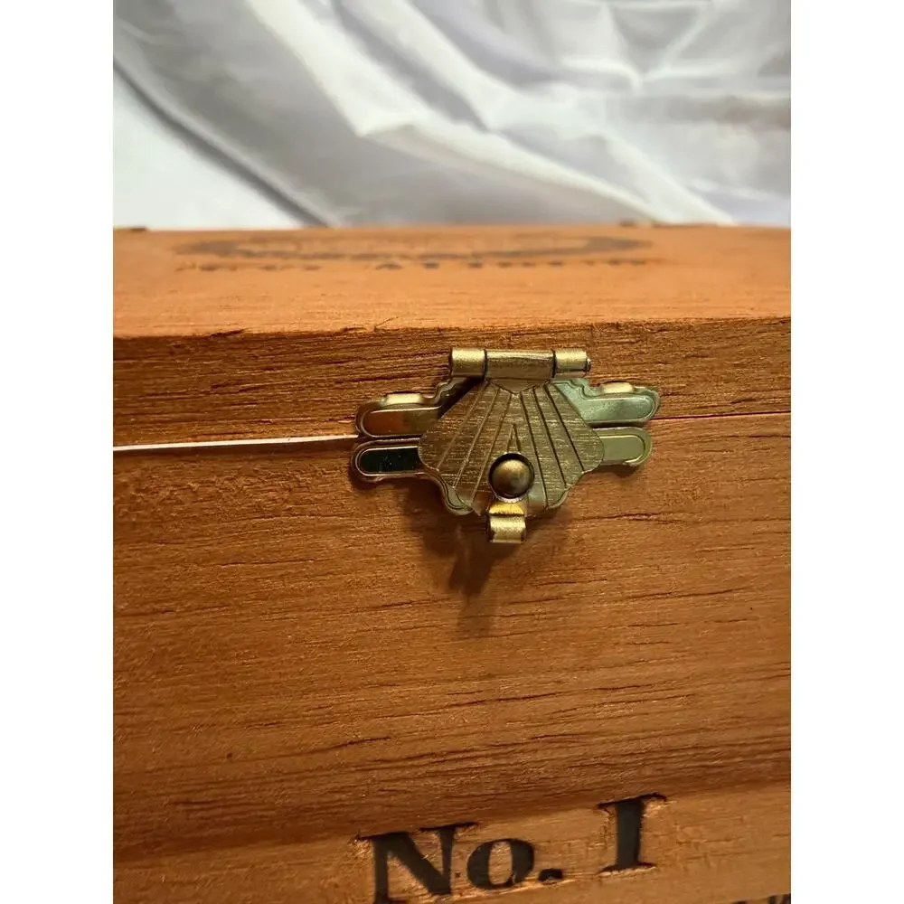 Hoyo De Monterrey Excalibur No. 1 Empty Wooden Cigar Box 8x5x4